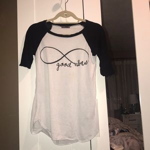 Quarter sleeve black and white “good vibes” shirt